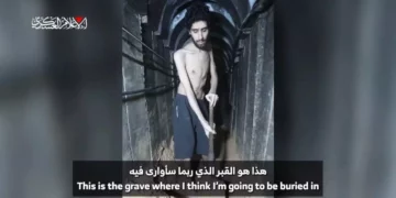 Hamás obliga a rehén Evyatar David a cavar su tumba en nuevo vídeo