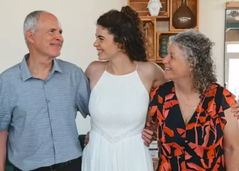 Liberados de Gaza: Keith y Aviva Siegel acompañan a su hija al altar