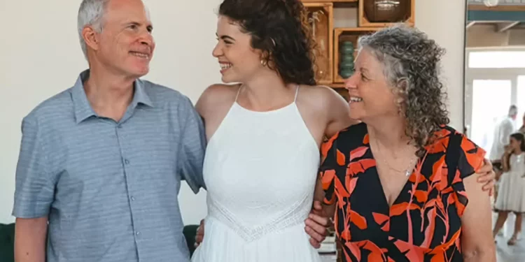 Liberados de Gaza: Keith y Aviva Siegel acompañan a su hija al altar