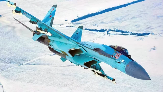 El Su-35 ruso proporciona cobertura para los ataques rusos en Ucrania