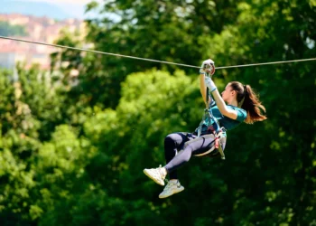 Gerente de parque en Francia detenido por negar acceso a niños israelíes