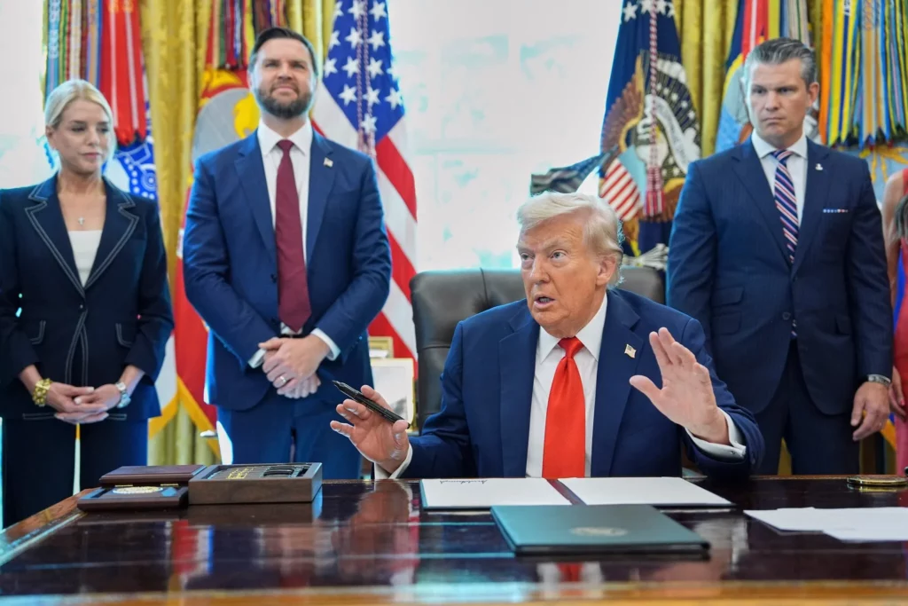 El presidente de Estados Unidos, Donald Trump, declaró que “no está contento” con el ataque israelí contra un hospital de Gaza