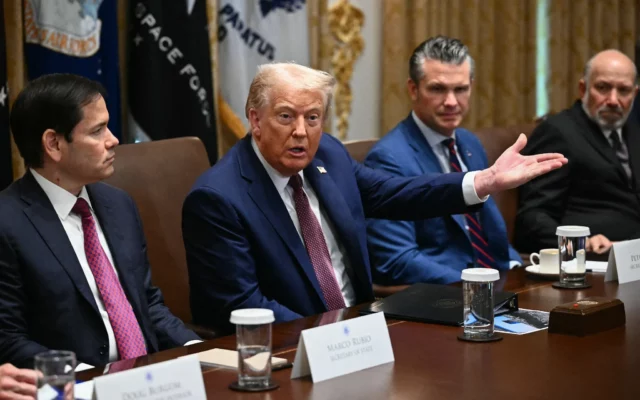 Donald Trump preside reunión sobre Gaza con Blair y Kushner