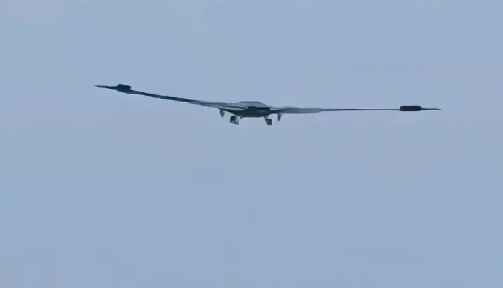 Avistamiento del gigantesco WZ-X de China: Su dron “B-2 Spirit”