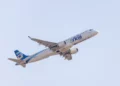 Un avión Arkia despega del aeropuerto Ben Gurion, en las afueras de Tel Aviv, el 14 de agosto de 2025. (Yossi Aloni/Flash90)