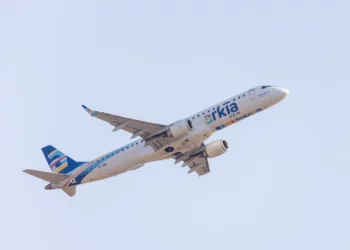 Un avión Arkia despega del aeropuerto Ben Gurion, en las afueras de Tel Aviv, el 14 de agosto de 2025. (Yossi Aloni/Flash90)