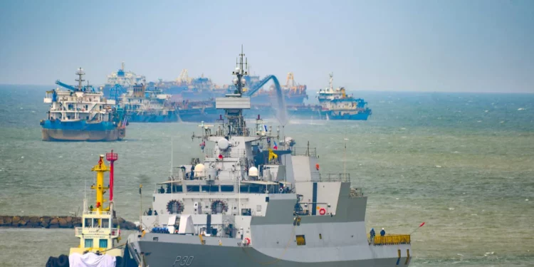 La Armada filipina recibió los barcos indios con honores ceremoniales. El contraalmirante Susheel Menon, oficial de bandera al mando de la Flota del Este, dirigió los buques INS Delhi, INS Shakti e INS Kiltan hasta el puerto.