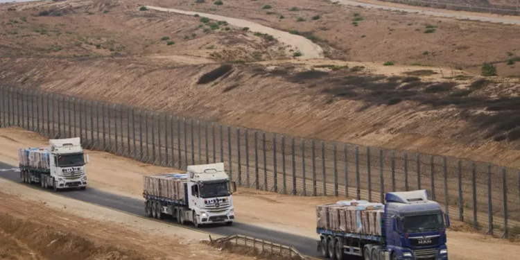 380 camiones de ayuda ingresaron a Gaza el miércoles