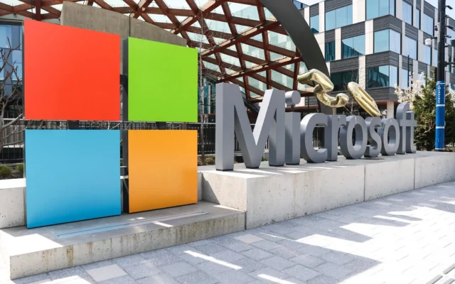 Manifestantes ocupan la oficina de Microsoft y exigen que rompa sus vínculos con Israel