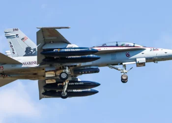 VMFA-112 presenta el avión F/A-18D