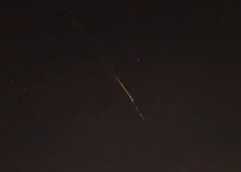 Misil hutí se rompe durante el descenso sobre Israel