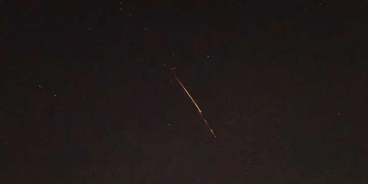 Misil hutí se rompe durante el descenso sobre Israel