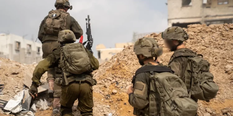 Tropas de las FDI operan en la Franja de Gaza, en imágenes publicadas el 22 de agosto de 2025. (Fuerzas de Defensa de Israel)