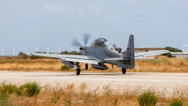 Los primeros A-29N Super Tucano llegan a Portugal para la integración de equipos de la OTAN