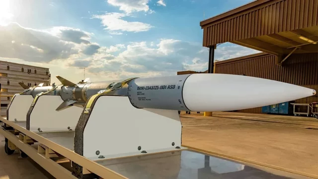 Finlandia recibirá 405 misiles AIM-120D-3 tras aprobación de EE. UU.