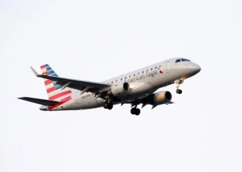 Hallan cuerpo de polizón muerto en tren de aterrizaje de avión en Charlotte