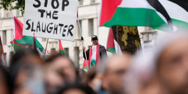 Más de 20% de adultos británicos muestran actitudes antisemitas