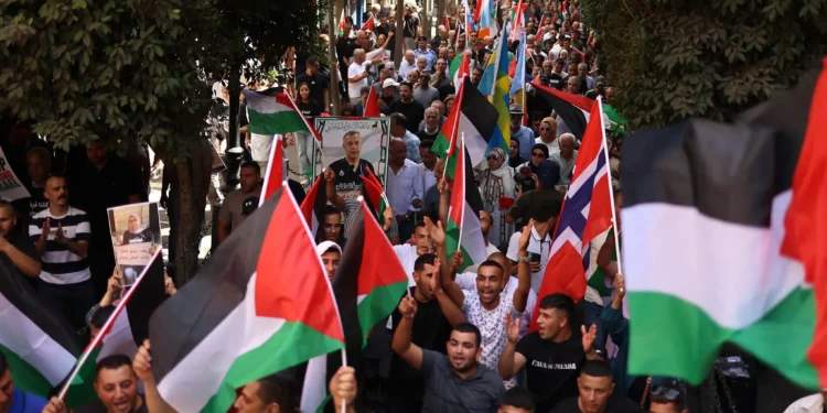 Los palestinos celebran el reconocimiento de Occidente en manifestaciones en Judea y Samaria
