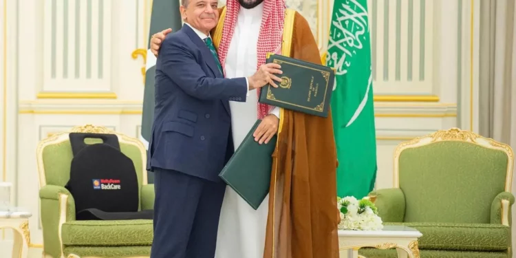 Arabia Saudí firma un pacto de defensa mutua con Pakistán