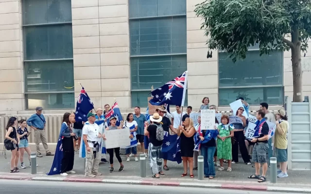Australianos-israelíes protestan en Tel Aviv contra reconocimiento de Camberra a un Estado palestino