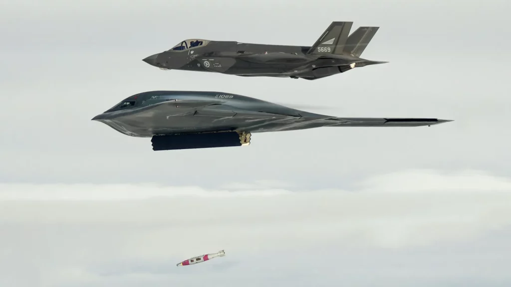El B-2 Spirit de la USAF se une a los F-35 y P-8 noruegos