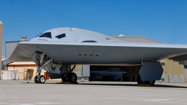 La USAF publica nuevas fotos del segundo B-21 Raider
