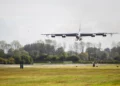 Bombardero B-52 con capacidad nuclear aterriza en Reino Unido