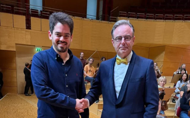 El primer ministro belga asiste al concierto del director de orquesta israelí al que el festival retiró la invitación