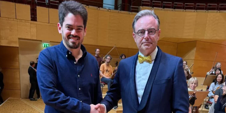 El primer ministro belga asiste al concierto del director de orquesta israelí al que el festival retiró la invitación