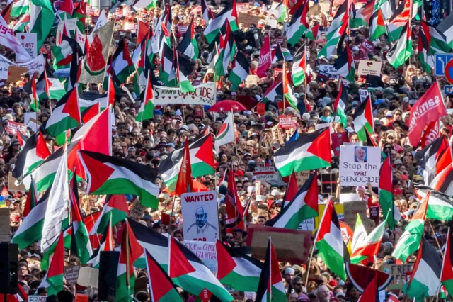 Decenas de miles marchan por los palestinos en Bruselas