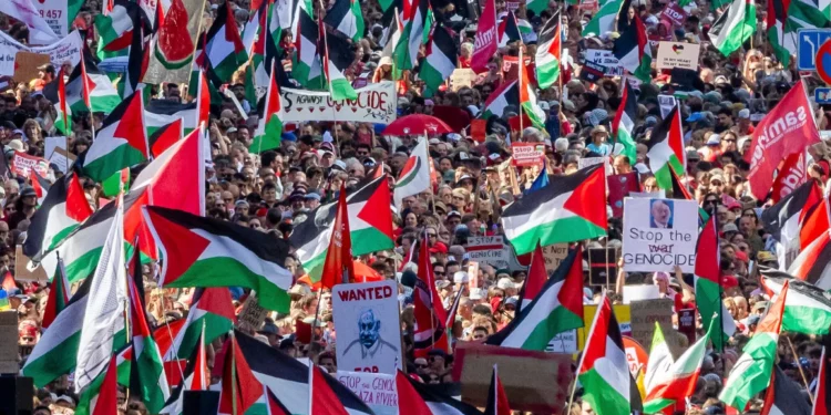 Decenas de miles marchan por los palestinos en Bruselas