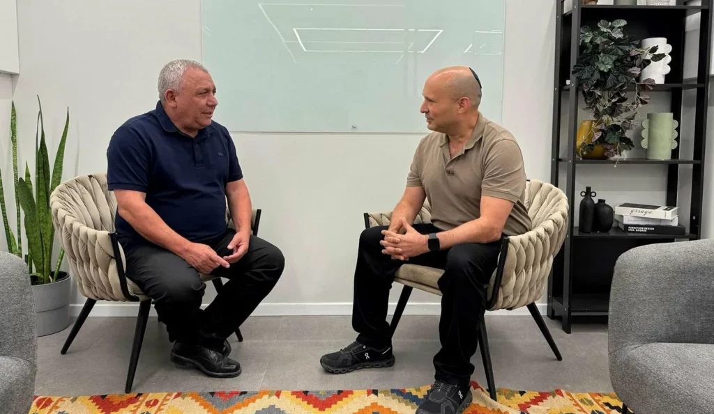 Bennett y Eisenkot se reúnen para forjar nuevo liderazgo político