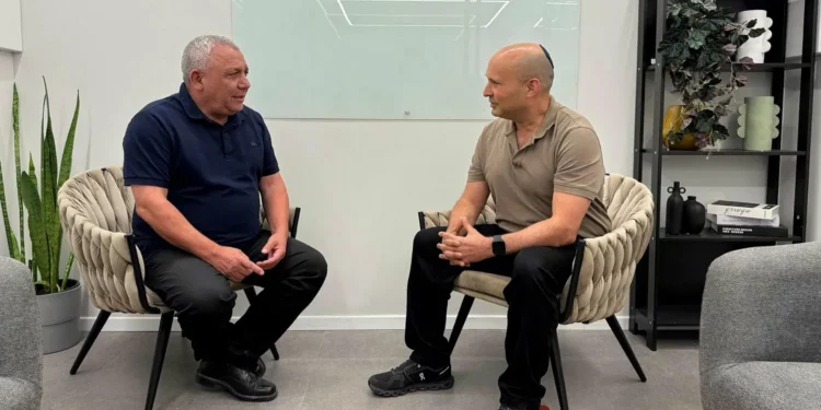 Bennett y Eisenkot se reúnen para forjar nuevo liderazgo político