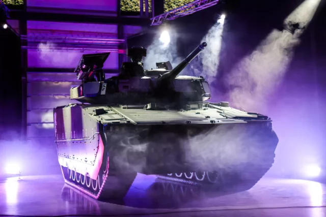 El primer CV90 MkIV para el Ejército checo presentado en Suecia
