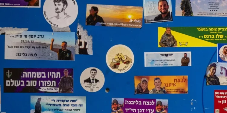 Biblioteca Nacional de Israel convoca a reunir calcomanías y panegíricos del 7 de octubre
