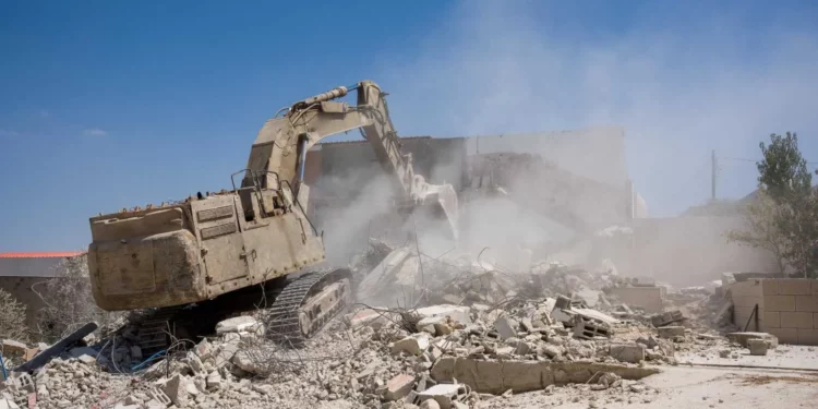 Las FDI destruyen casa de terroristas que perpetraron ataque mortal en Judea y Samaria en 2024