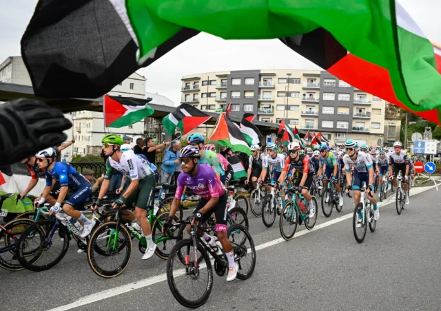 La etapa 16 de la Vuelta ciclista española interrumpida por protestas contra Israel