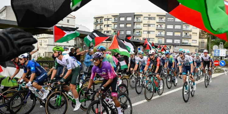 La etapa 16 de la Vuelta ciclista española interrumpida por protestas contra Israel
