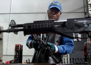 Colombia produce los primeros rifles para sustituir las armas israelíes