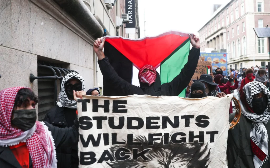 Columbia nombra a profesor que apoyó la “resistencia” contra Israel
