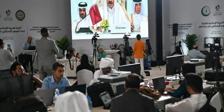 Líderes árabes y musulmanes exigen revisar lazos con Israel tras ataque en Qatar