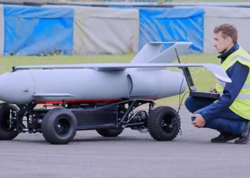 Modini presenta el dron DART 250 OWE para guerra electrónica y entrenamiento