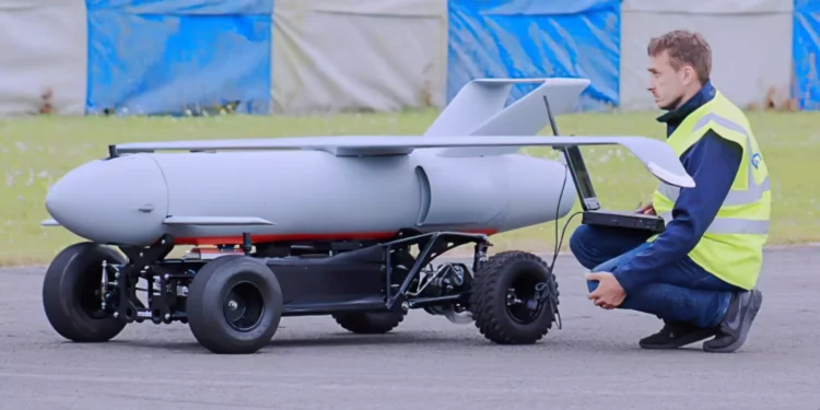 Modini presenta el dron DART 250 OWE para guerra electrónica y entrenamiento