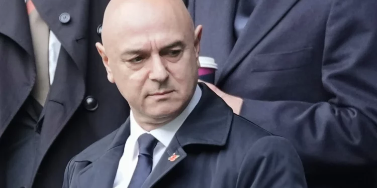Daniel Levy dimite como presidente del Tottenham tras 25 años