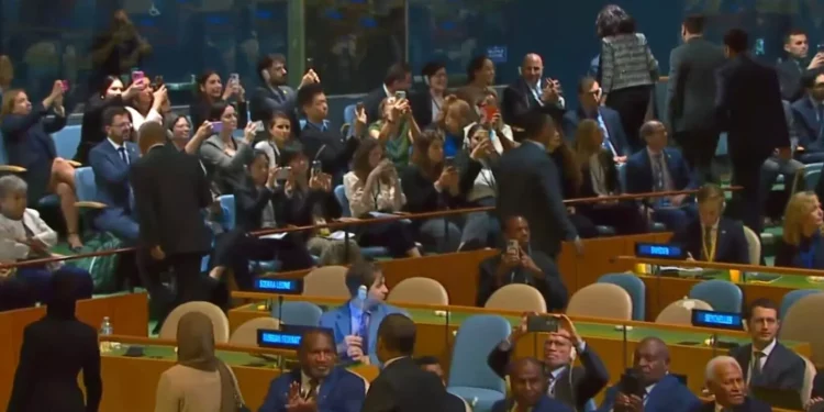 Diplomáticos abandonan Asamblea de la ONU durante discurso de Netanyahu
