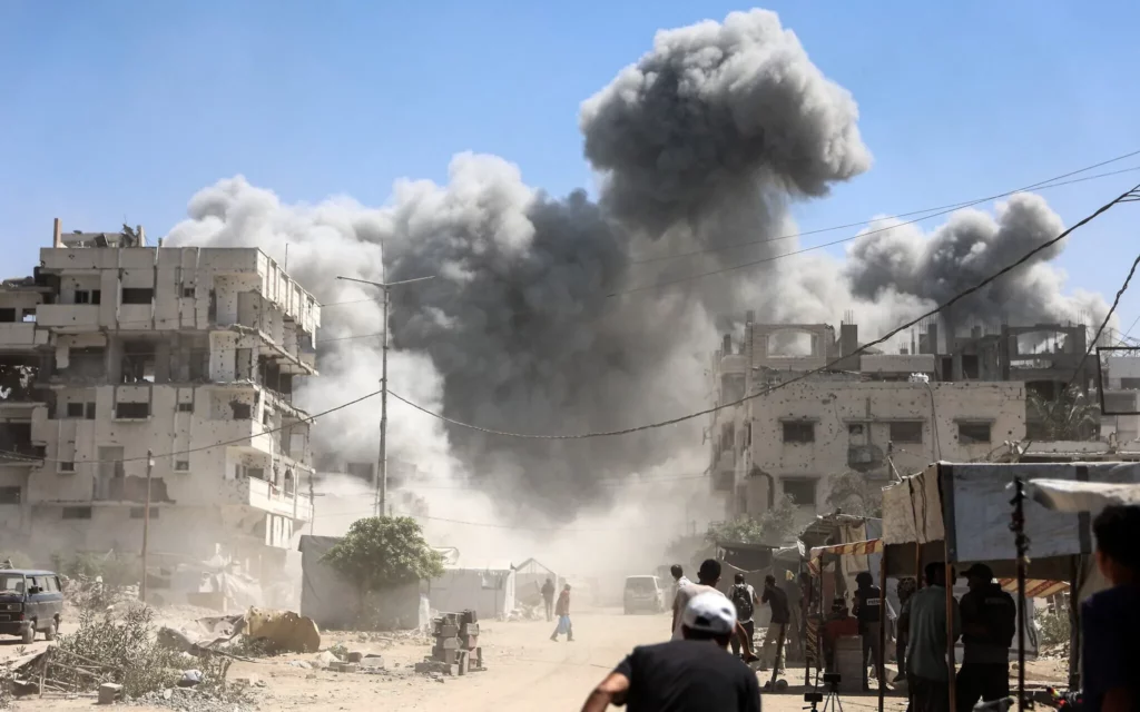 Israel arrasa edificios de Gaza empleados por Hamás