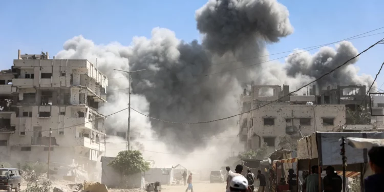 Israel arrasa edificios de Gaza empleados por Hamás