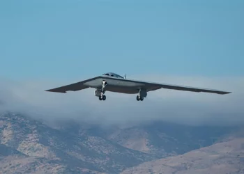 El segundo B-21 Raider en vuelo deja rezagado al Xian H-20 de China