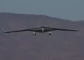 El segundo bombardero furtivo B-21 Raider despega