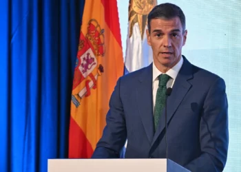 Gobierno español anuncia embargo de armas y prohibición de productos a Israel